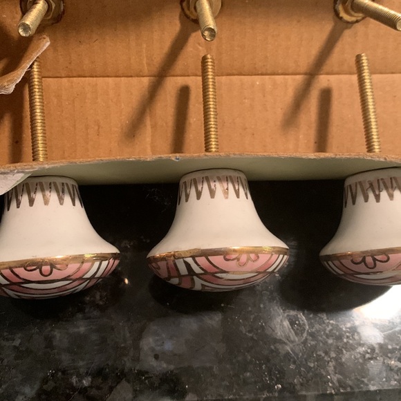 🎉🎉HP🎉12 ceramic drawer pulls/ knobs light pink/rose/white with metallic gold - Picture 8 of 12